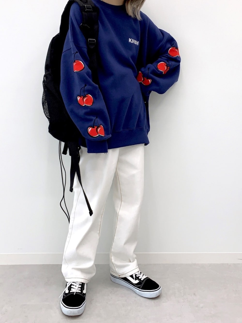 「ビッグシルエット、秋のコーデ、ストリート、オーバーサイズ、メンズライク、ootd、韓国ブランド、韓国ファッション、kirsh、キルシー」｜「KIRSHの【ZOZO限定】CHERRY SLEEVE SWEATSHIRT/チェリースリーブスウェット（スウェット、ブルー系）」を使った、kirshさん（レディース・162cm）の秋コーディネートの1枚目の写真