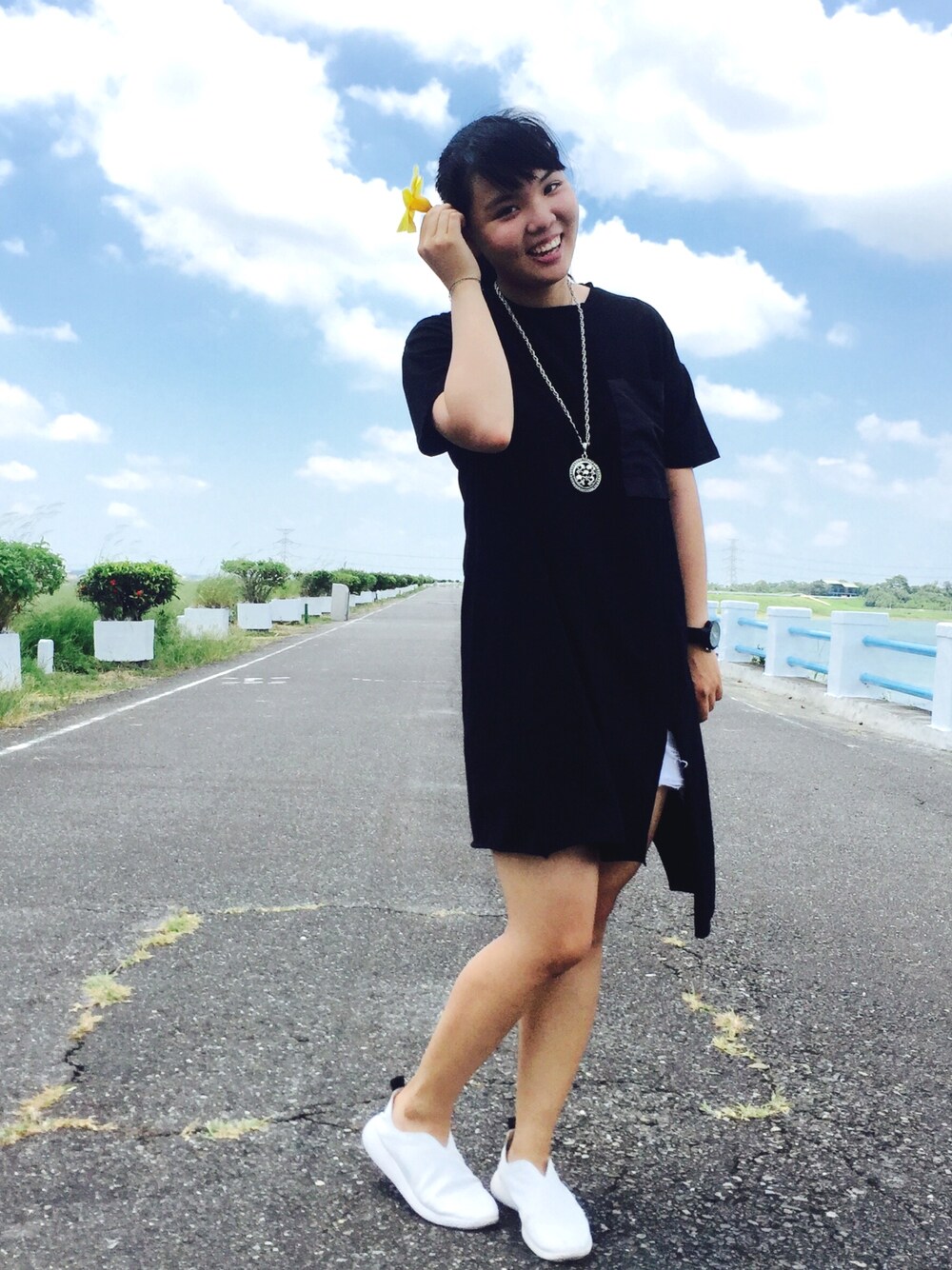 「Above lifeのアイテム（Tシャツ/カットソー、ブラック系）」を使った、Foxさん（レディース・163cm）の春コーディネートの1枚目の写真