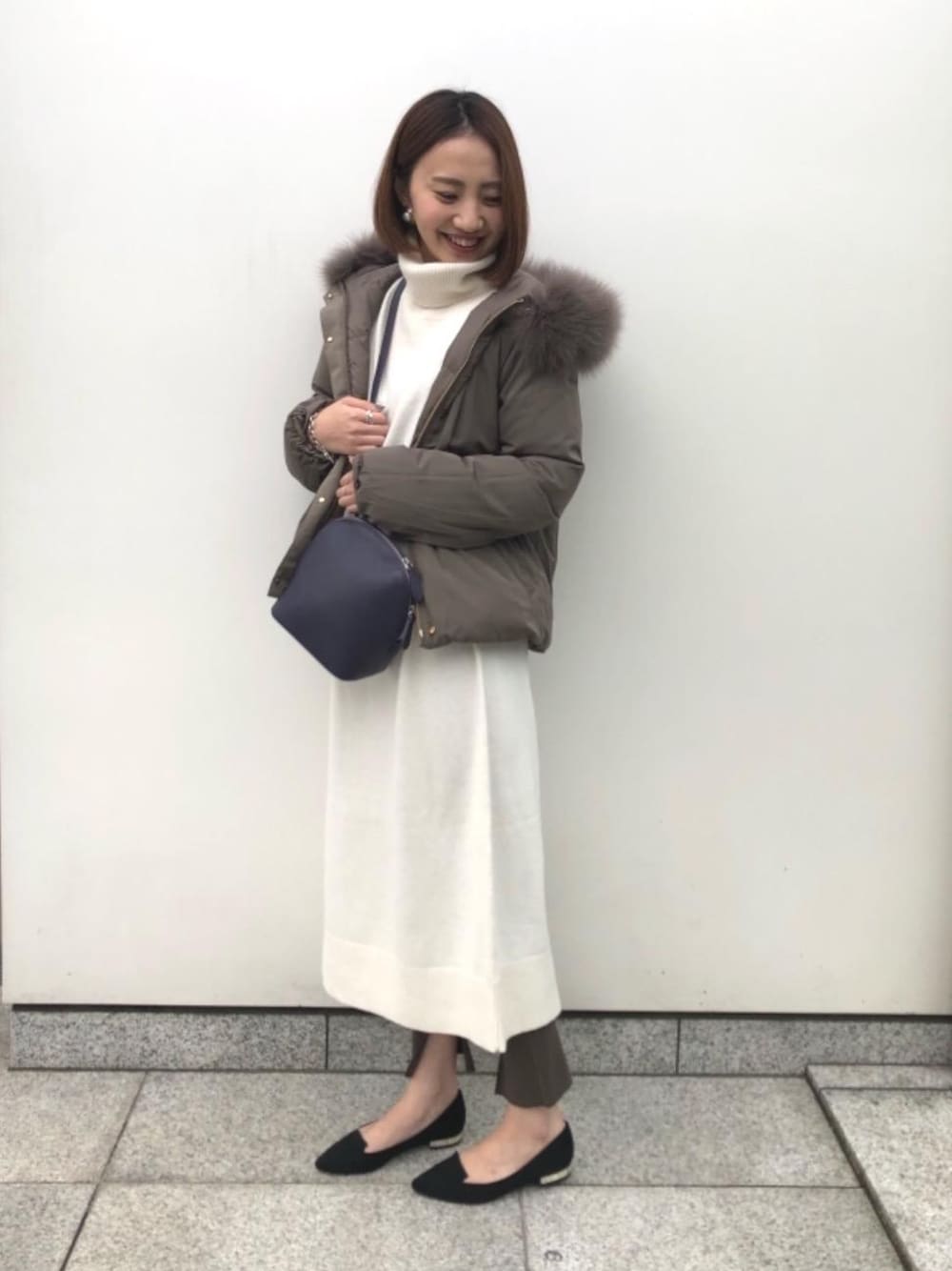 「ニットワンピース、casual、ショートダウン、ワンピースレイヤード」｜「green label relaxingの◆D オペラ ポインテッド フラットシューズ(1.5cmヒール)（パンプス、ブラック系）」を使った、山口（yamaguchi）さん（レディース・156cm）の秋コーディネートの1枚目の写真
