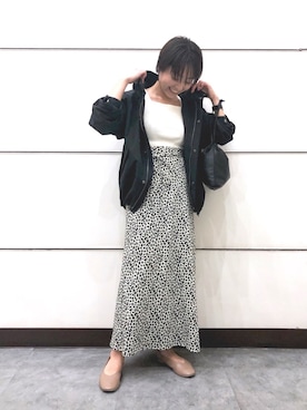 「肌見せ」｜「アイテム（マウンテンパーカー）」を使った、Akihooooo!さん（レディース・153cm）の秋コーディネート