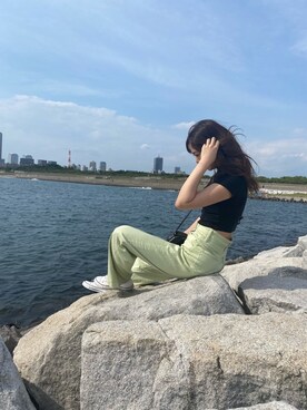 「SOMETHING（サムシング）のSOMETHING × FREAK'S STORE/サムシング　別注LISA WIDE PANTS/ワイドパンツ(フレアパンツ/デニムパンツ)（その他パンツ、グリーン系）」を使った、𝑨𝑰𝑹𝑰さん（レディース・163cm）の秋コーディネート