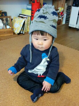 「babyGAP（babyGAP）のアイテム（ニット/セーター、ブルー系）」を使った、てこまるさん（キッズ・70cm）の春コーディネート