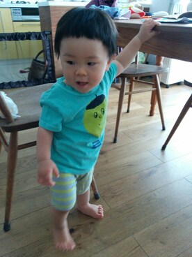 「ボボショセスのアイテム（Tシャツ/カットソー、グリーン系）」を使った、てこまるさん（キッズ・70cm）の秋コーディネート