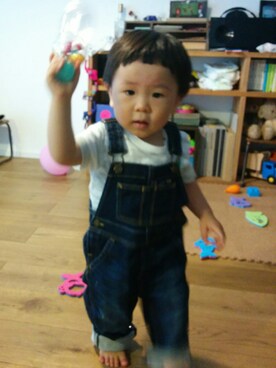 「babyGAP（babyGAP）のアイテム（サロペット/オーバーオール、ブルー系）」を使った、てこまるさん（キッズ・70cm）の秋コーディネート