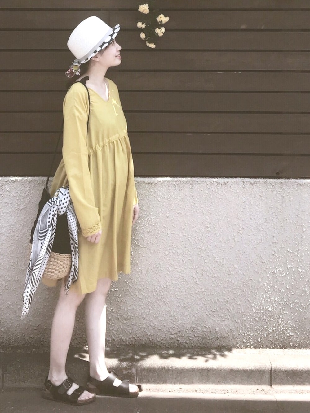「休日スタイル、オトナカジュアル、はるコーデ、シンプル、麦わら帽子、ラクチンコーデ、妊婦、マタニティ、マタニティコーデ、マタニティファッション」｜「TESTIFYのアイテム（帽子、ベージュ系）」を使った、WTIN さん（レディース・157cm）の春コーディネートの1枚目の写真