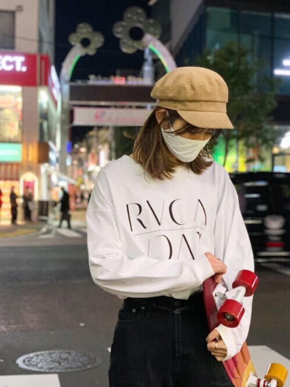 「rvca、シンプルコーデ、カジュアル、ロンT、オーバーサイズ、ストリート、ムラサキスポーツ、ムラスポ、ビッグシルエット、スタッフコーデ」｜「RVCAのRVCA ビッグシルエット ロンT BA044-054（Tシャツ/カットソー、ホワイト系）」を使った、murasaki_officialさん（レディース・158cm）の冬コーディネートの1枚目の写真