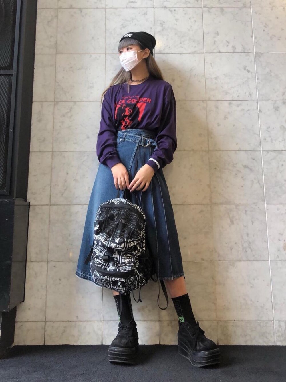 「ビッグシルエット、スカート、ロンT、Hysteric Glamour、カジュアルコーデ、ヒステリックグラマー、ロックコーデ」｜「HYSTERIC GLAMOURのUSED加工デニム ラッププリーツロングスカート（スカート、ブルー系）」を使った、M E Iさん（レディース・162cm）の秋コーディネートの1枚目の写真