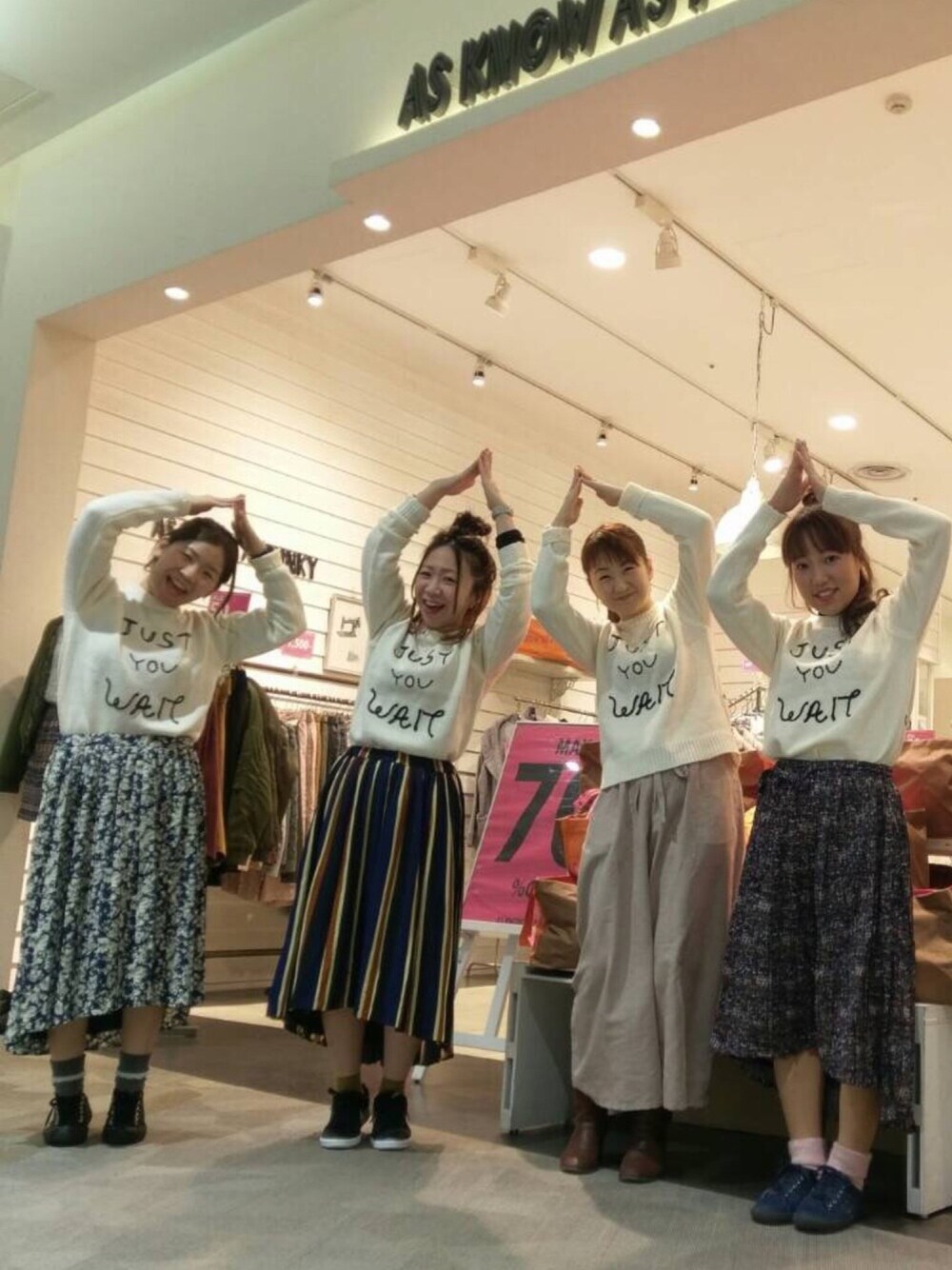 「AS KNOW AS PINKY、くずはモール、アズノゥアズピンキー」｜「AS KNOW AS PINKYの今に見てろ！ＰＯ【長袖・ＰＯ】		（ニット/セーター、ホワイト系）」を使った、mari＊さん（レディース・154cm）の冬コーディネートの1枚目の写真