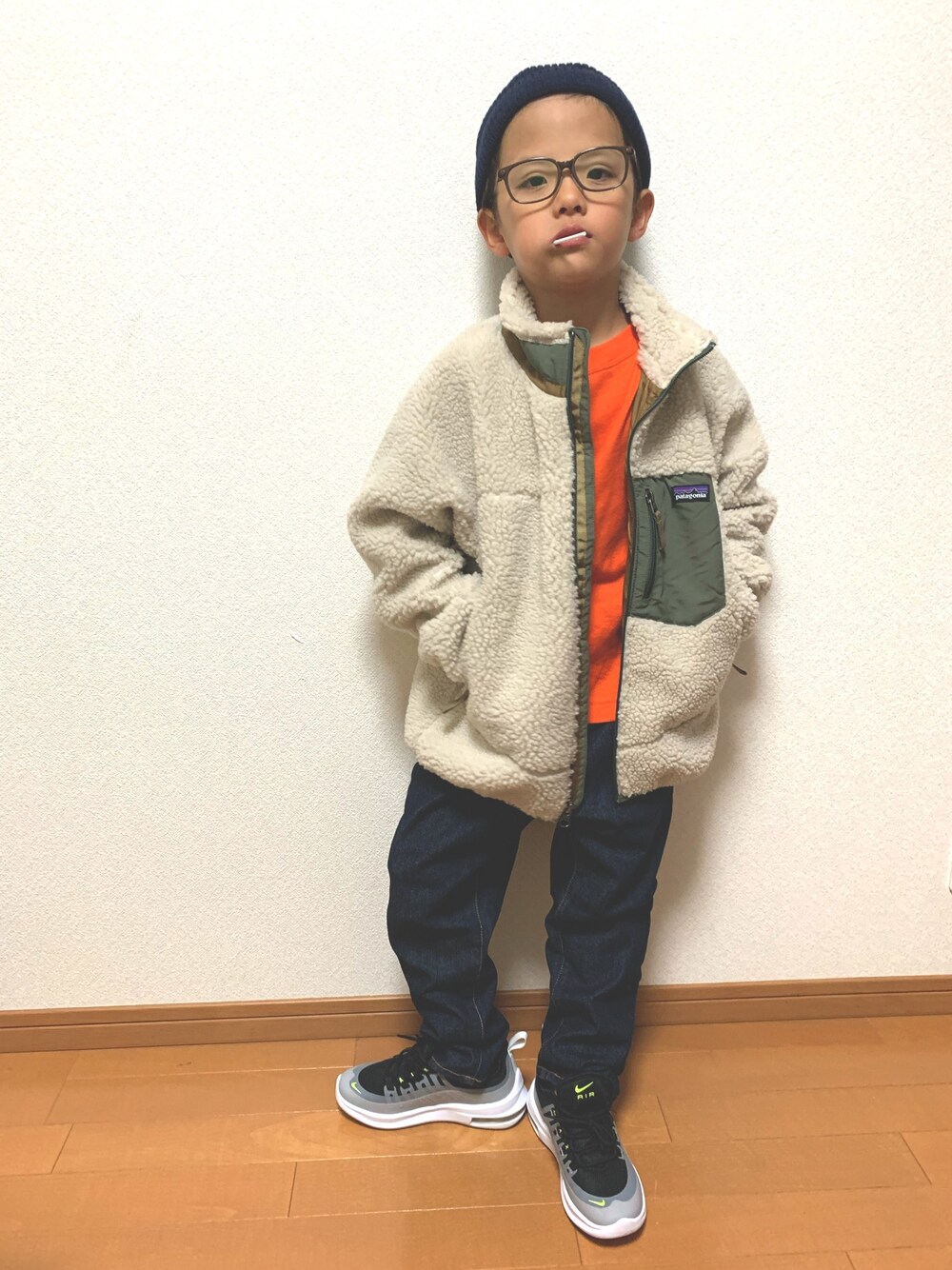 「メガネ男子、レトロX、patagonia、キッズコーデ、キッズファッション、やっぱりストリートが好き、おとこのこ、男の子コーデ」｜「patagoniaのパタゴニア / ボーイズ・レトロX・ジャケット（ダウンジャケット/コート、ベージュ系）」を使った、3taさん（キッズ・100cm）の秋コーディネートの1枚目の写真