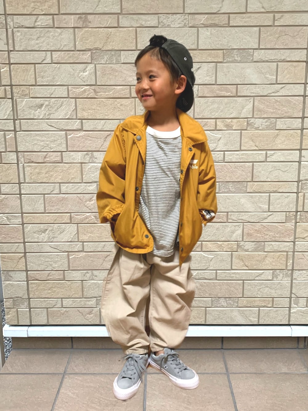 「カジュアル、男の子、キッズコーデ、4歳、プチプラ、プチプラコーデ、birthday、おとこのこ」｜「3can4onのアイテム（その他アウター、イエロー系）」を使った、3taさん（キッズ・120cm）の春コーディネートの1枚目の写真