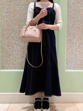 ジャンパースカートを使った「MIUMIU」の人気ファッション