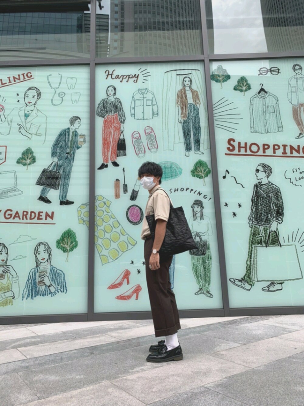 「nest robe、スラックス、kaiko、ブラウン、トートバッグ、ローファー」｜「Dr. MartensのDr.Martens: ADRIAN タッセルローファー（ローファー、ブラック系）」を使った、よしのぶさん（メンズ・166cm）の秋コーディネートの1枚目の写真