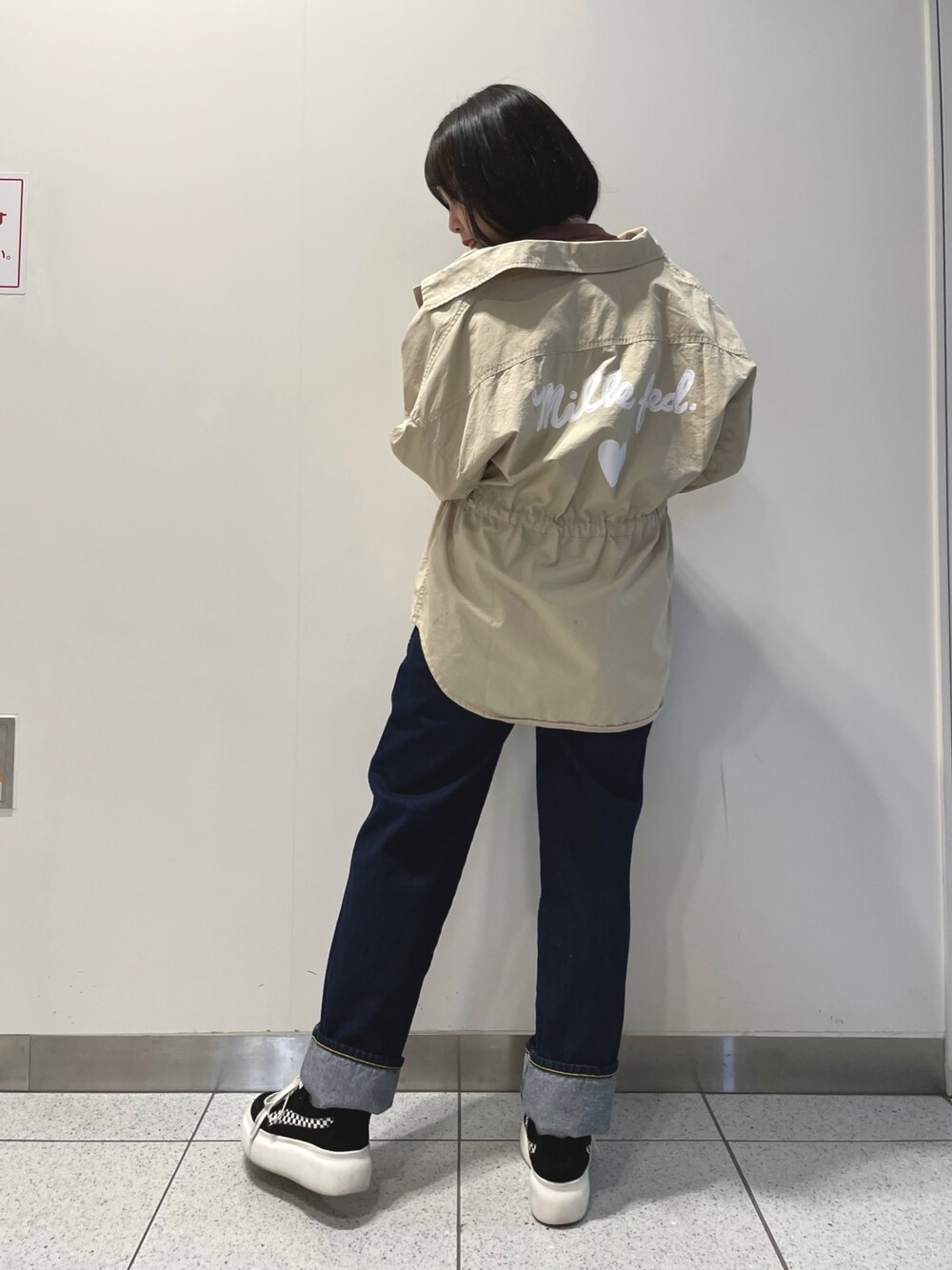 「オトナカジュアル、カジュアル、春カラー、春コーデ、春アウター、ミルクフェド、ミルクフェド(MILKFED.)、MILKFED.」｜「MILKFED.のBACK ICING LOGO SHIRT JACKET（シャツ/ブラウス、ベージュ系）」を使った、山口紗英さん（レディース・157cm）の春コーディネートの1枚目の写真