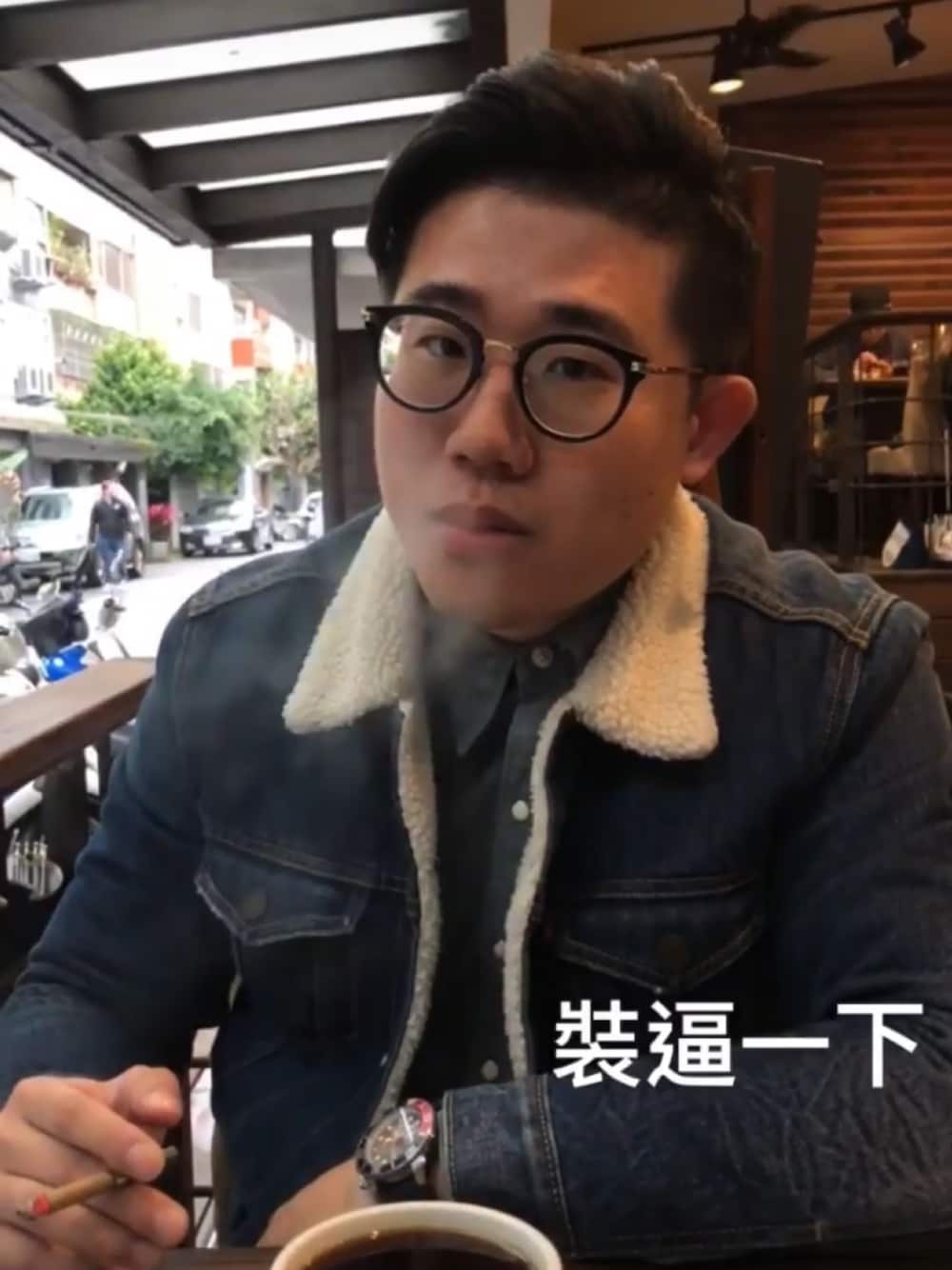 「TAIPEI」｜「Levi'sのアイテム（デニムジャケット、ブルー系）」を使った、Wangさん（メンズ・171cm）の春コーディネートの1枚目の写真