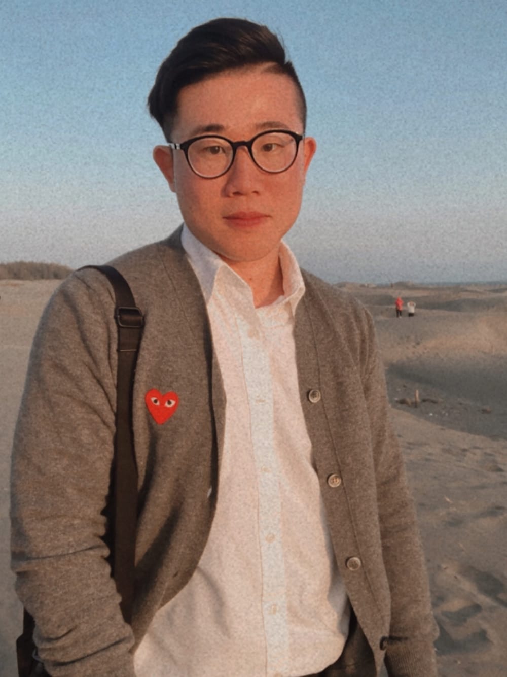 「COMME des GARCONSのアイテム（カーディガン/ボレロ、グレー系）」を使った、Wangさん（メンズ・171cm）の冬コーディネートの1枚目の写真