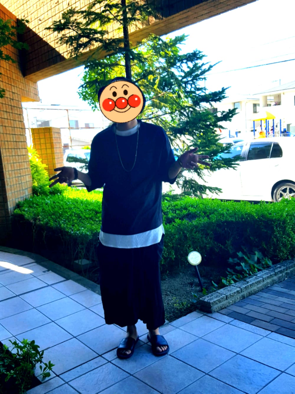 「アンパンマン、ブラック、モノトーン、麻、モード」｜「アンパンマンのアイテム（セットアップ、ベージュ系）」を使った、アソパソマソさん（メンズ・171cm）の秋コーディネートの1枚目の写真