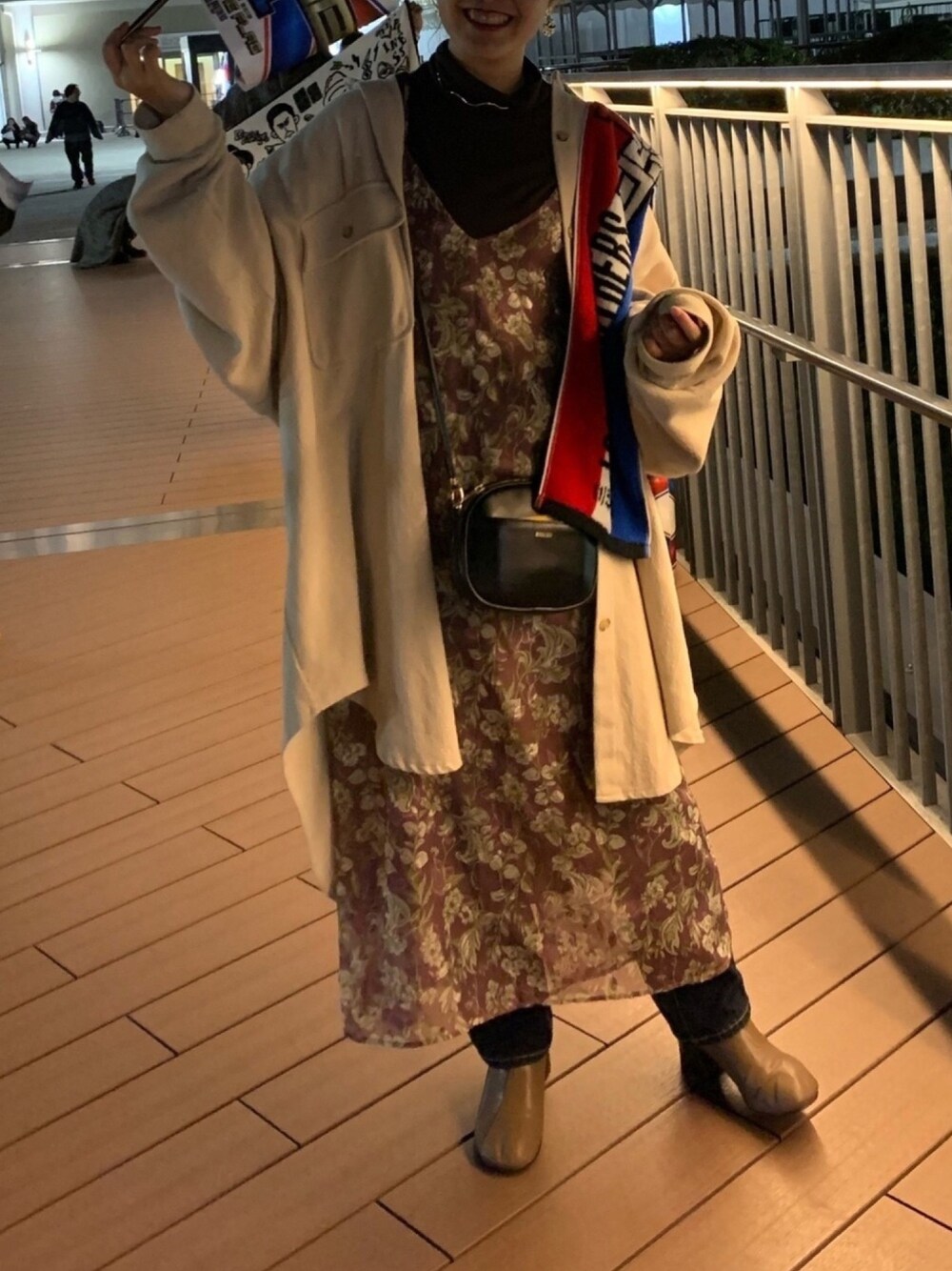 「ライブコーデ、三代目JSB、秋冬コーデ、カジュアルコーデ、fashion、おしゃれさんと繋がりたい、ブーツ、ootd、outfit」｜「Ungridのジャカードフラワーキャミワンピース（ワンピース、パープル系）」を使った、けいこさん（レディース・156cm）の秋コーディネートの1枚目の写真
