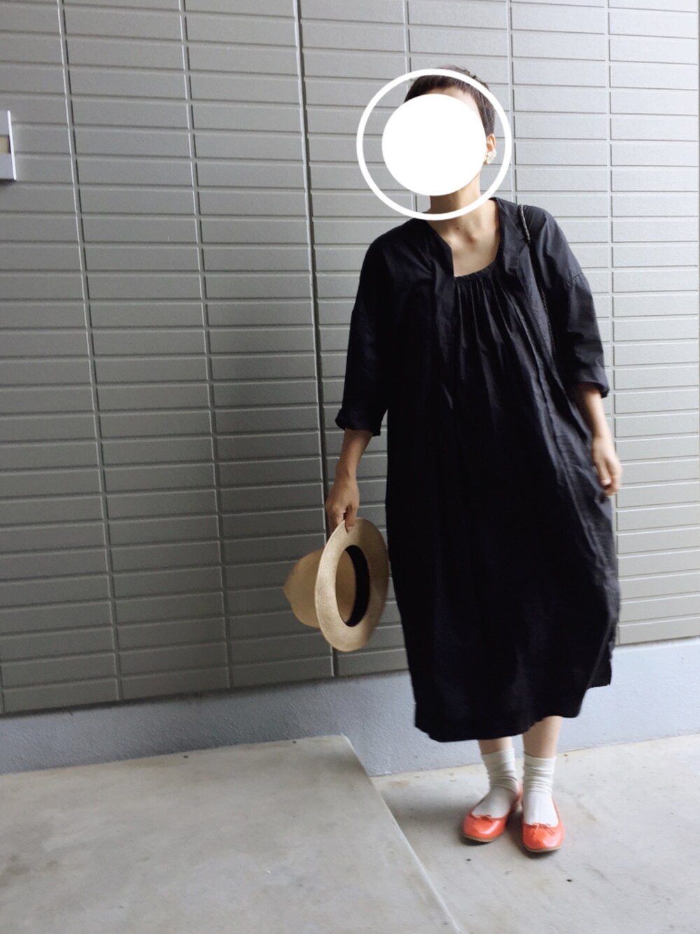 「homspunのアイテム（ワンピース、ブラック系）」を使った、aさん（レディース・156cm）の夏コーディネートの1枚目の写真