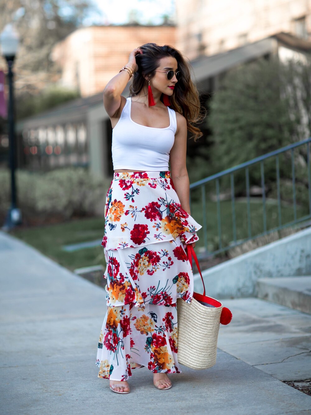 「ootd、summer、Ruffles、skirt、streetstyle、Floral print、floral」｜「AGACIのアイテム（スカート、その他）」を使った、Jennifer Puenteさん（レディース・155cm）の夏コーディネートの1枚目の写真