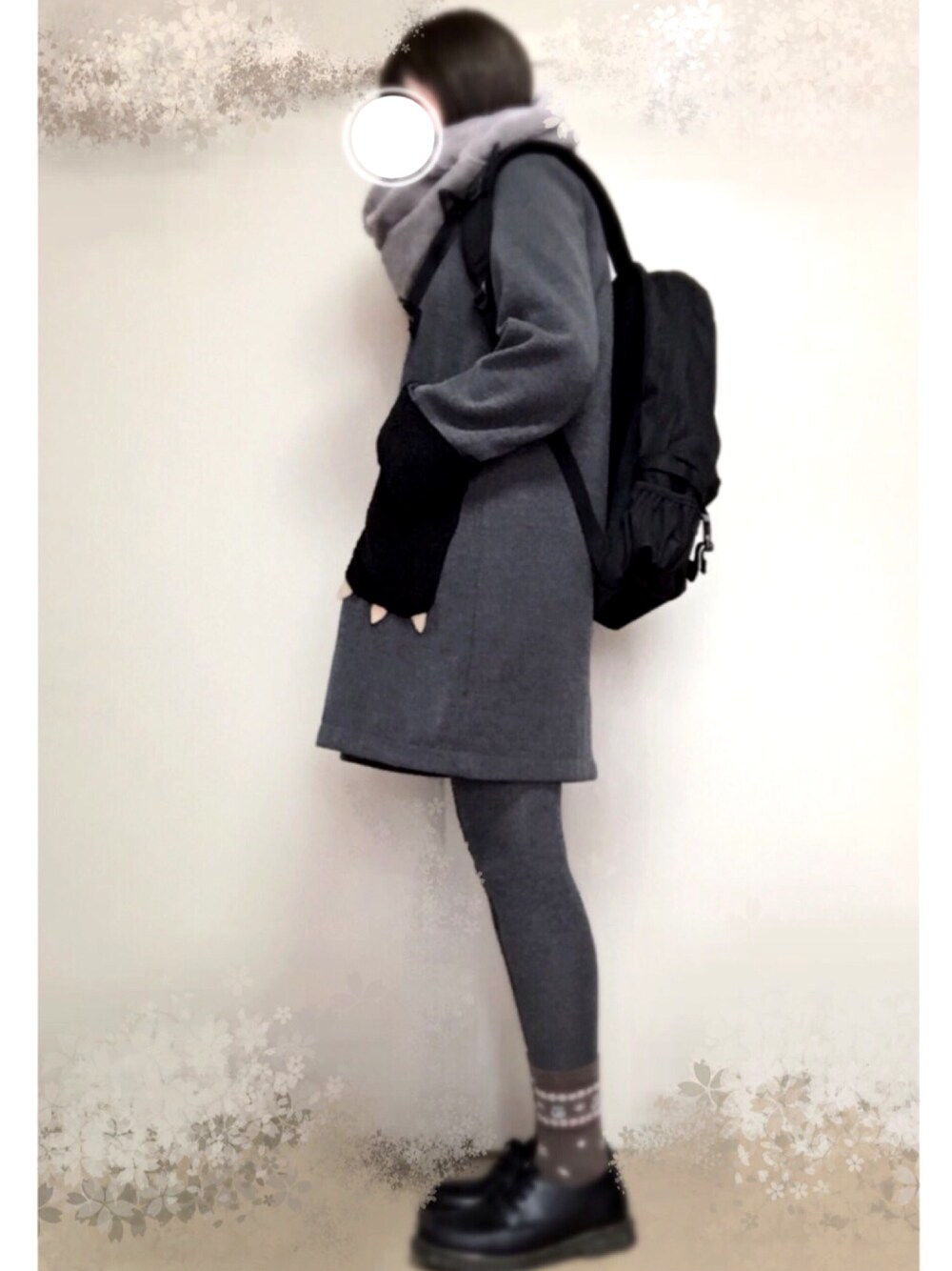 「カジュアルコーデ、休日スタイル、大人カジュアル、ootd、Dr.Martens、ドクターマーチン、MILKFED.、バックパック、モノトーン、シンプル」｜「rivet & surgeのアイテム（チェスターコート、ブラック系）」を使った、このこさん（レディース・163cm）の冬コーディネートの1枚目の写真