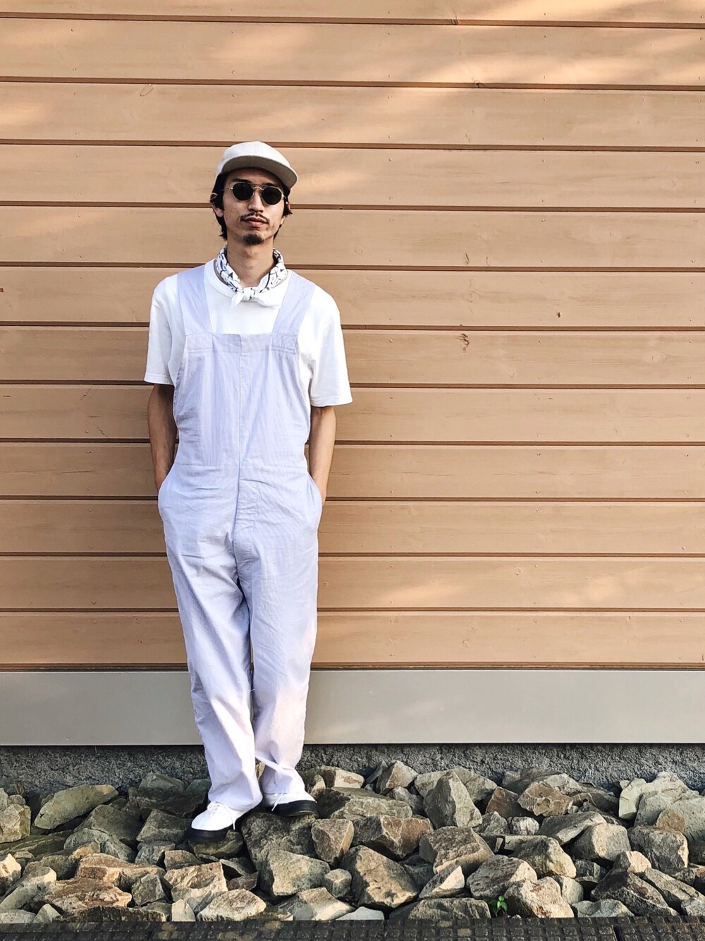 「オーバーオール」｜「ASAHIのアイテム（スニーカー、ホワイト系）」を使った、じゅんじさん（メンズ・175cm）の夏コーディネートの1枚目の写真