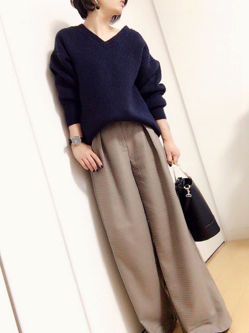 「オトナ女子、春コーデ、outfit、ワイドパンツ、パンツスタイル、チェックパンツ、バケツバッグ、シンプル、おおぶりイヤリング、プチプラコーデ」｜「LOWRYS FARMのアソートオオブリイヤリング　736691 （イヤリング、グリーン系）」を使った、めるもさん（レディース・158cm）の冬コーディネートの1枚目の写真