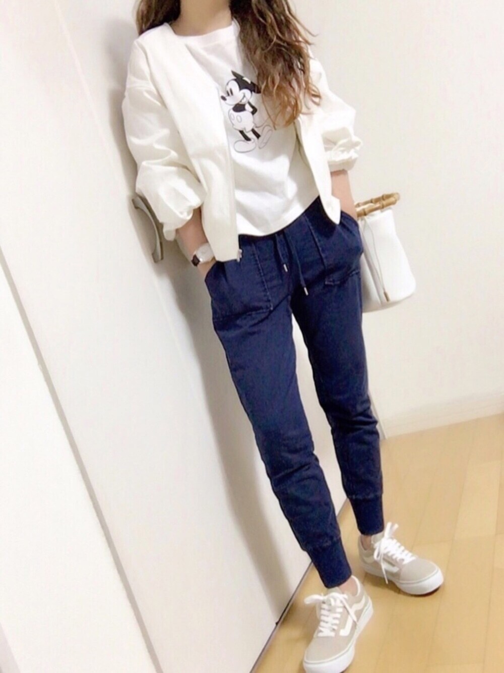 「カジュアル、大人カジュアル、プチプラ、プチプラMIX、ボリューム袖、バケツバッグ、スウェット、春コーデ、ノーカラー、ミッキー」｜「Green　Parksの・ボリュームスソブルゾン（ブルゾン、ホワイト系）」を使った、めるもさん（レディース・158cm）の春コーディネートの1枚目の写真