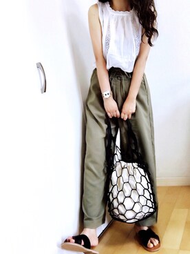 「カーキ×ホワイト」｜「アイテム（サンダル）」を使った、めるもさん（レディース・158cm）の夏コーディネート