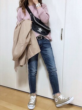 「Ungrid（アングリッド）のインディゴフレイドヘムストスリ（デニムパンツ）」を使った、めるもさん（レディース・158cm）の春コーディネート