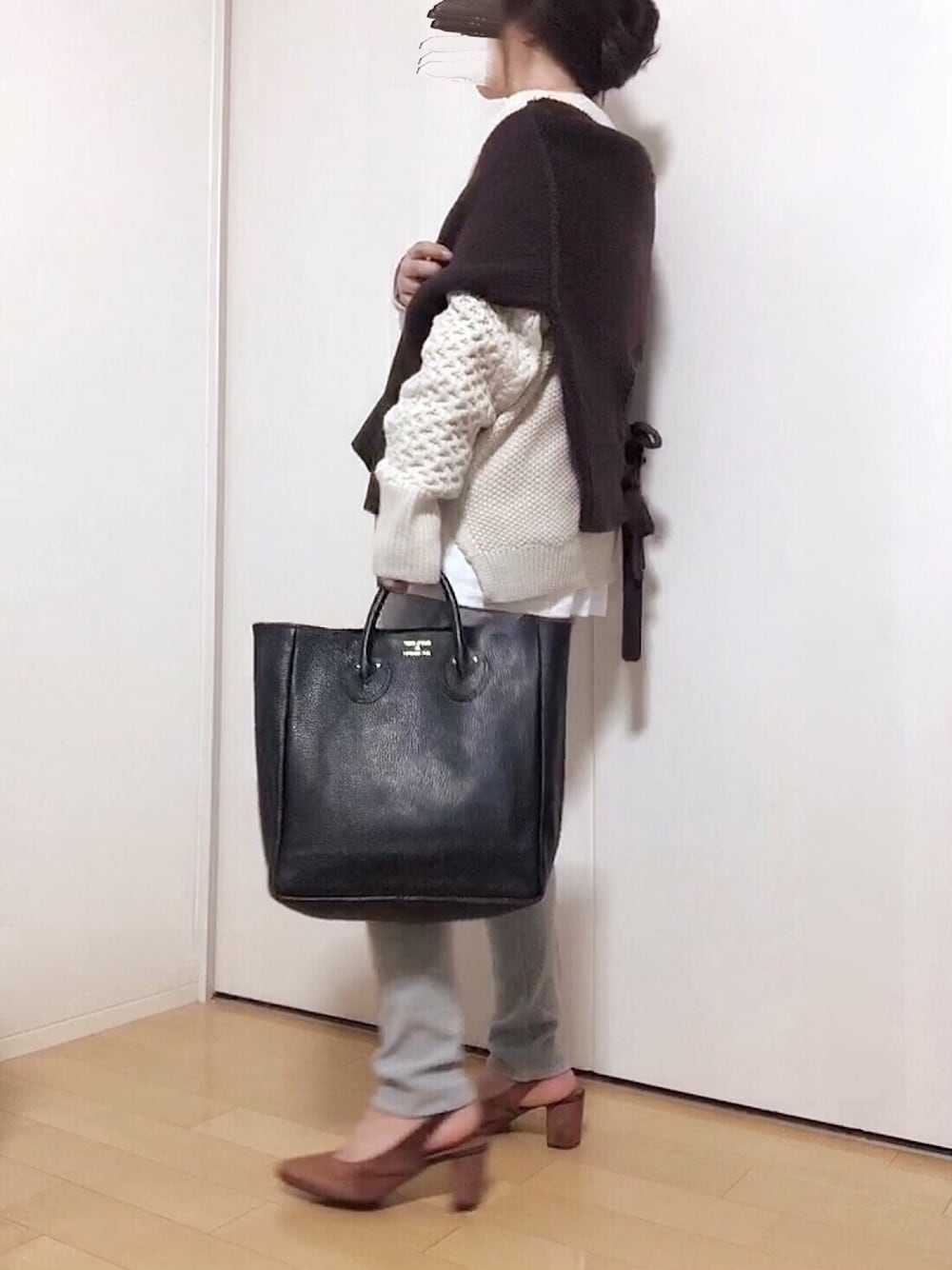 「プチプラコーデ、ケーブルニット、ケーブルキーネックセーター、キーネックニット、起毛リブレギンス、レギンスコーデ、オトナ女子、大人カジュアル、大人コーデ、ニット」｜「GUのケーブルキーネックセーター　1990円（ニット/セーター、ホワイト系）」を使った、めるもさん（レディース・158cm）の秋コーディネートの1枚目の写真