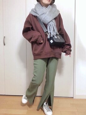 「スーパーオーバーサイズスウェット」｜めるもさん（レディース・158cm）の冬コーディネート