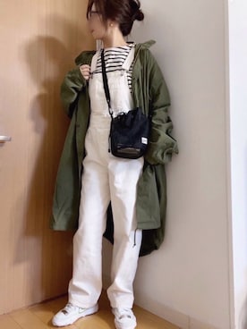 「ホワイトパンツ」｜「アイテム（サロペット/オーバーオール）」を使った、めるもさん（レディース・158cm）の春コーディネート