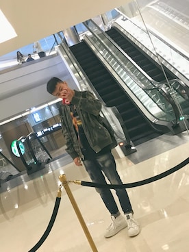 「GIVENCHY（ジバンシイ）のアイテム（パーカー）」を使った、RacketeerSunさん（メンズ・178cm）の冬コーディネート