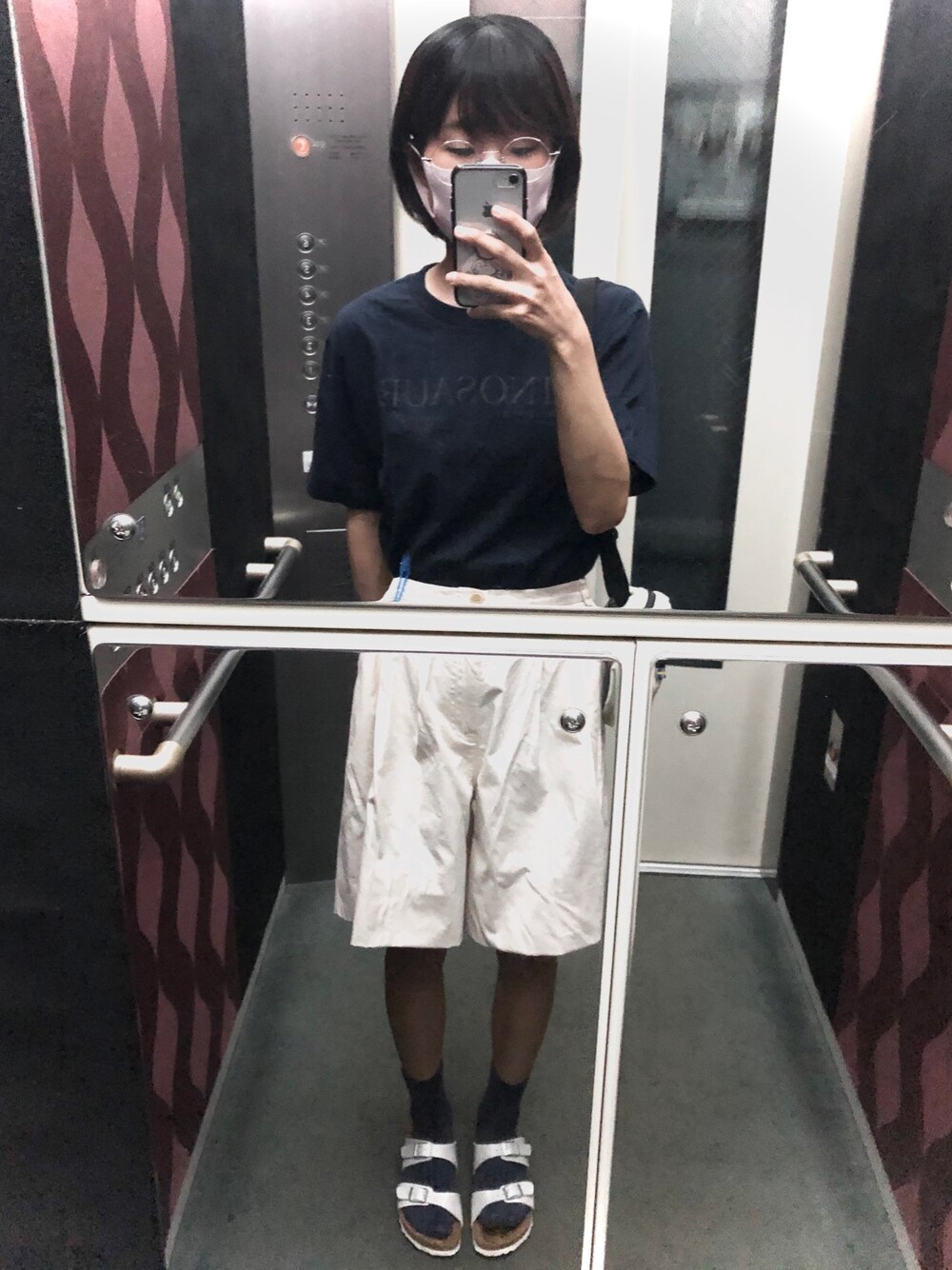 「楽チンコーデ、パンツスタイル、ラフコーデ、シンプル、夏、サンダル、ロゴT、サンダルコーデ」｜「BEAMSのアイテム（Tシャツ/カットソー、ブルー系）」を使った、ゆさん（レディース・158cm）の夏コーディネートの1枚目の写真