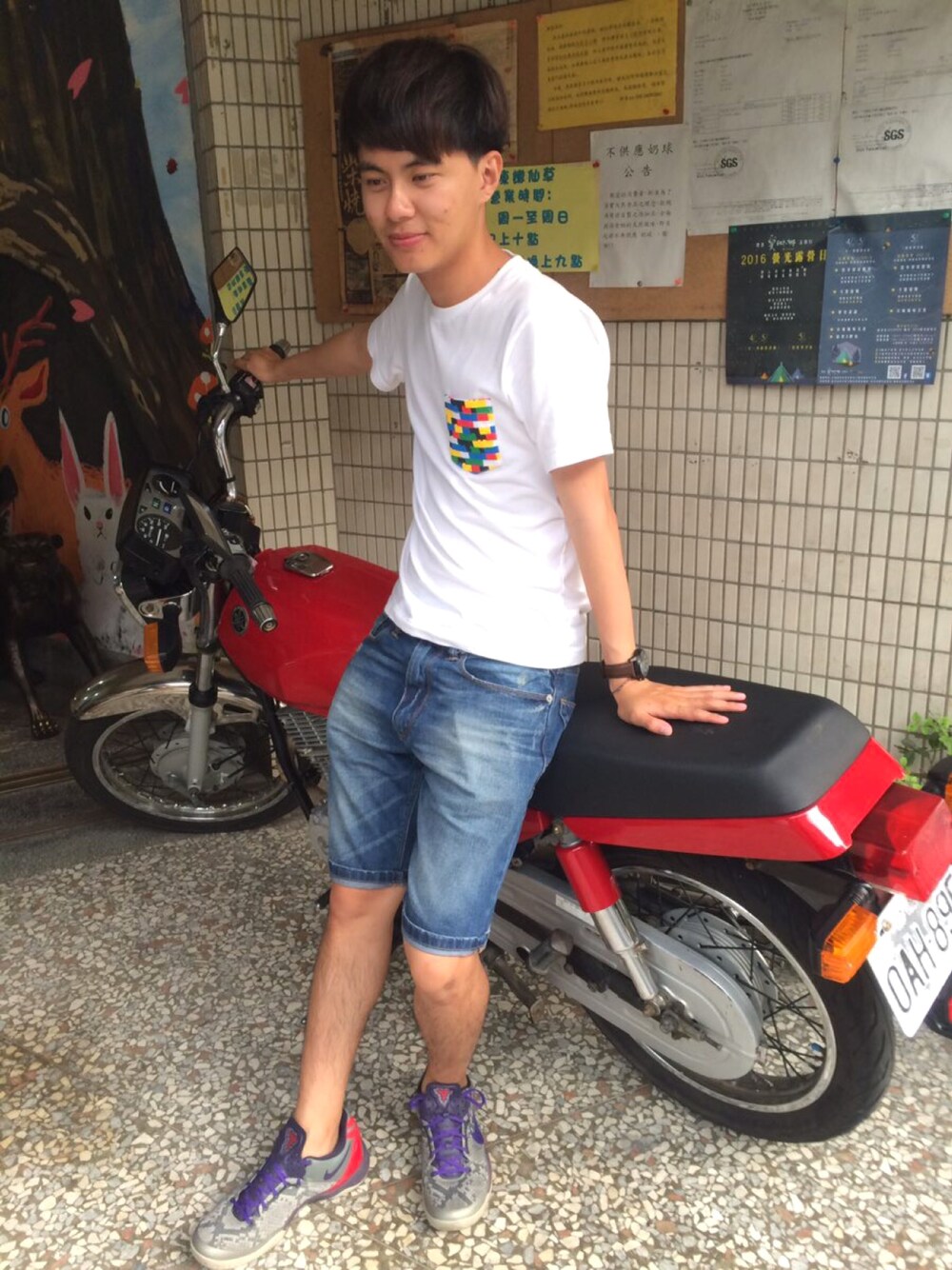 「臺中」｜「UNIQLOのアイテム（Tシャツ/カットソー、ホワイト系）」を使った、Hikaruさん（メンズ・178cm）の夏コーディネートの1枚目の写真