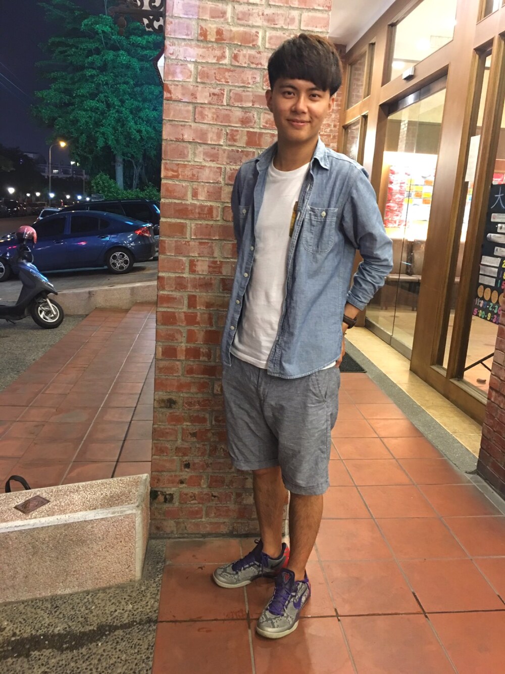 「臺中」｜「adidas Originalsのアイテム（Tシャツ/カットソー、ホワイト系）」を使った、Hikaruさん（メンズ・178cm）の夏コーディネートの1枚目の写真
