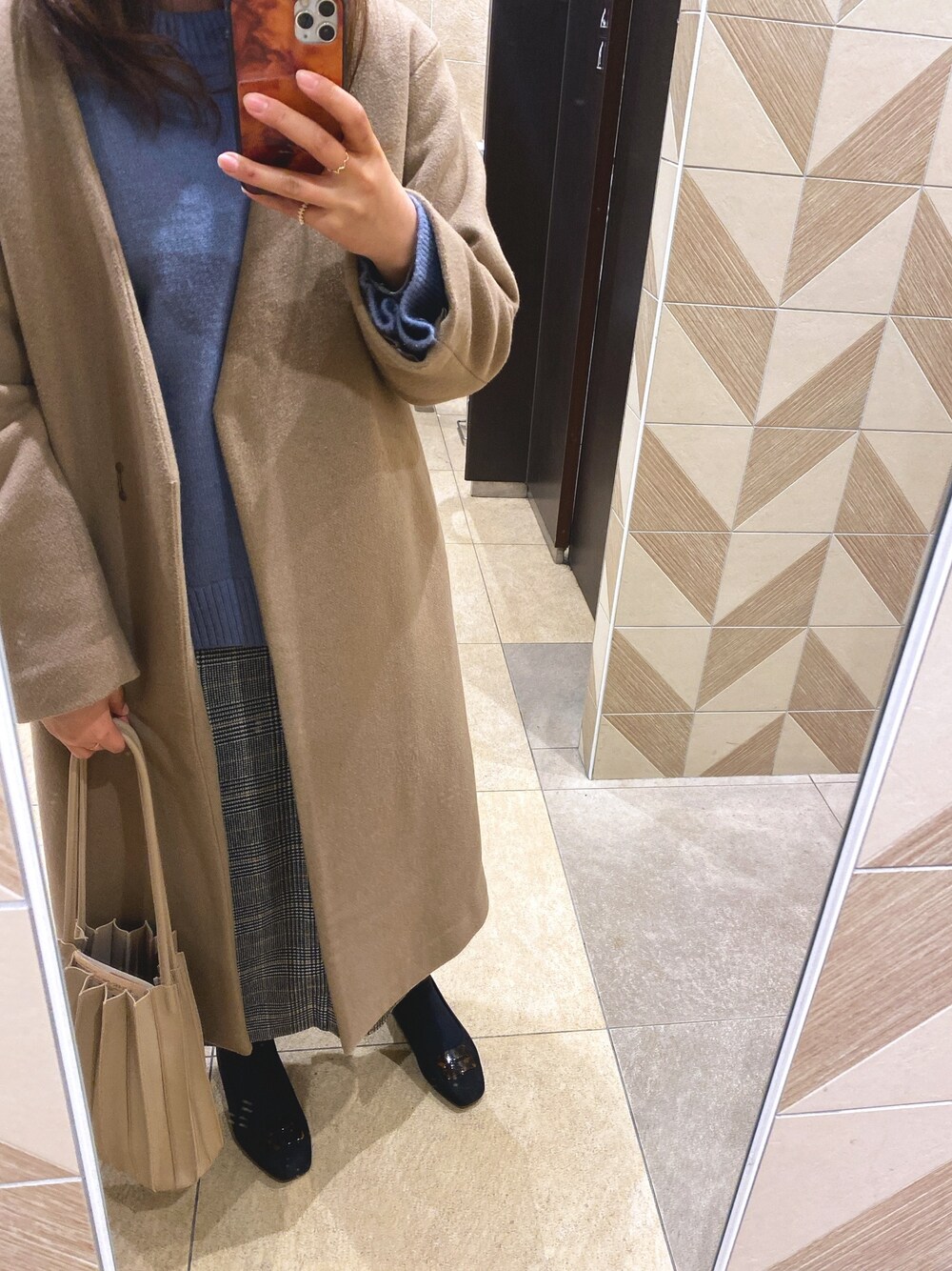 「休日コーデ」｜「URBAN RESEARCH Sonny LabelのVネックウールコート（ノーカラージャケット、ブラウン系）」を使った、n.さん（レディース・159cm）の冬コーディネートの1枚目の写真