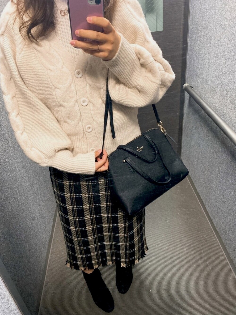 「プチプラ」｜「kate spade new yorkのアイテム（ショルダーバッグ、ブラック系）」を使った、n.さん（レディース・159cm）の秋コーディネートの1枚目の写真