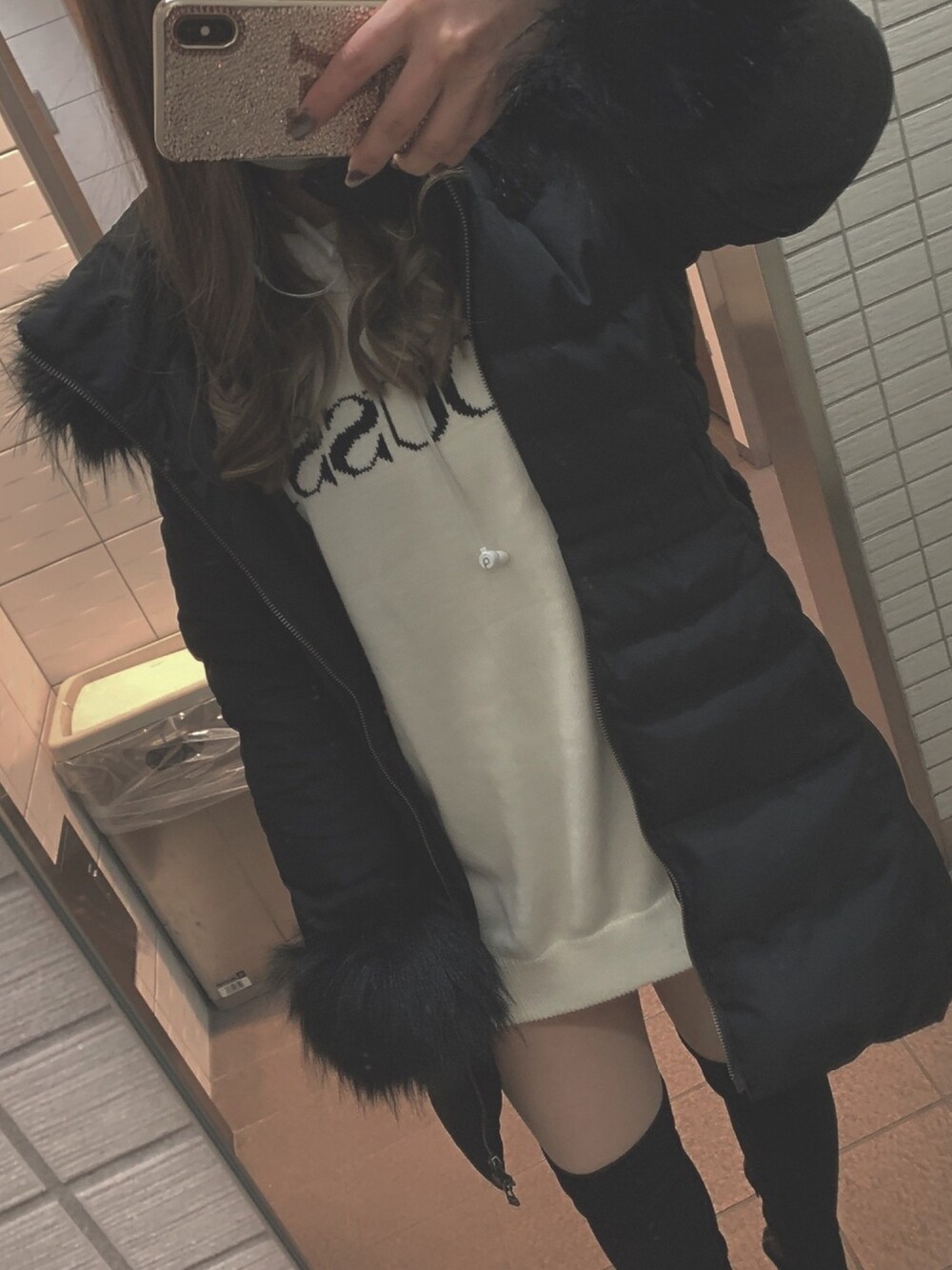 「今日のコーデ、低身長コーデ、ニットコーデ、冬コーデ、ニットワンピース、ニーハイブーツ、ギャルコーデ」｜「MOUSSYのアイテム（ニット/セーター、ホワイト系）」を使った、ｙｕｒｉ♛さん（レディース・153cm）の冬コーディネートの1枚目の写真
