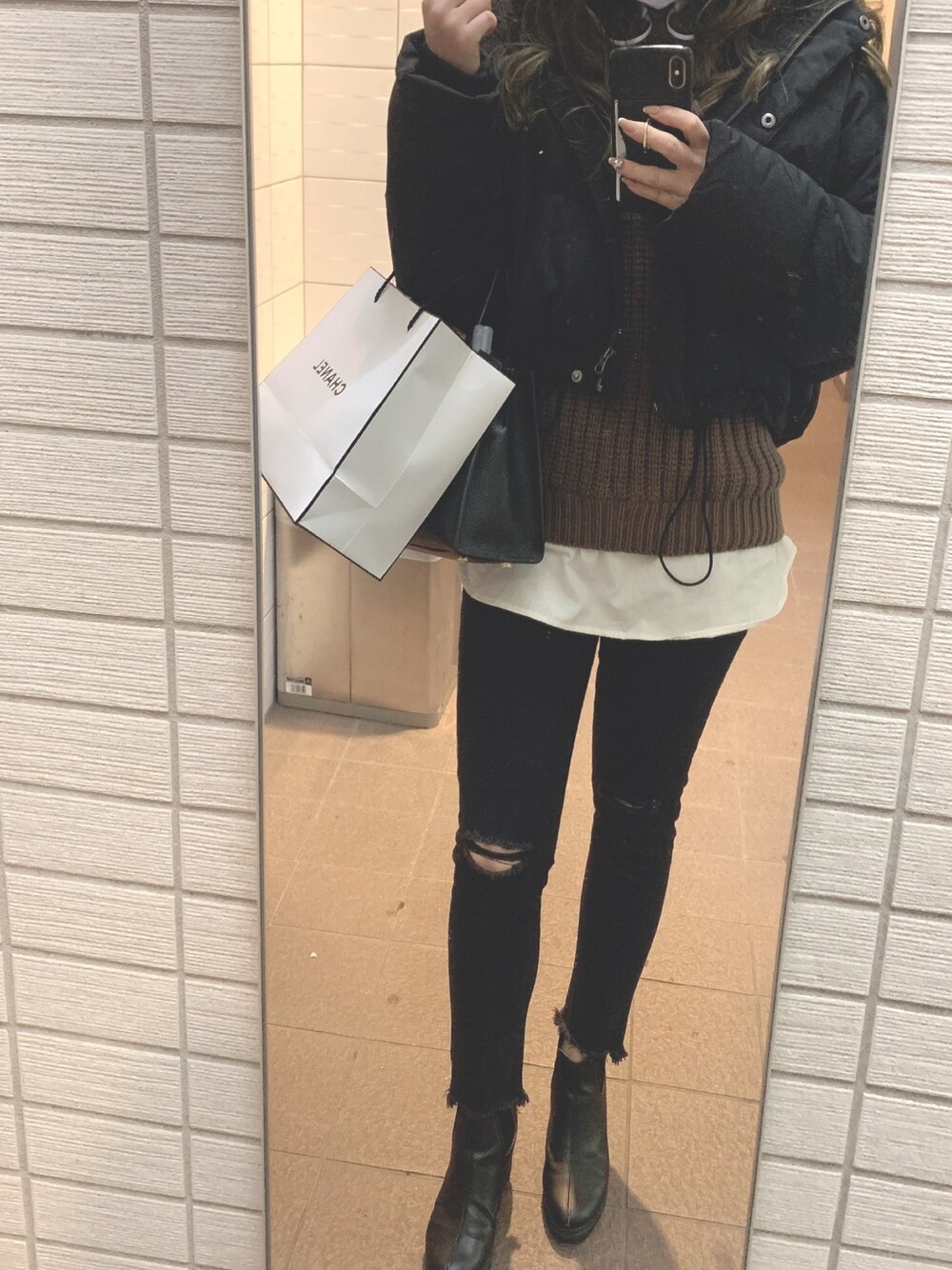 「今日のコーデ、低身長コーデ、パンツスタイル、ラクチンコーデ、冬コーデ、デニムコーデ」｜「Ungridのクラッシュブラックフレイドヘムストスリ（デニムパンツ、ブラック系）」を使った、ｙｕｒｉ♛さん（レディース・153cm）の冬コーディネートの1枚目の写真