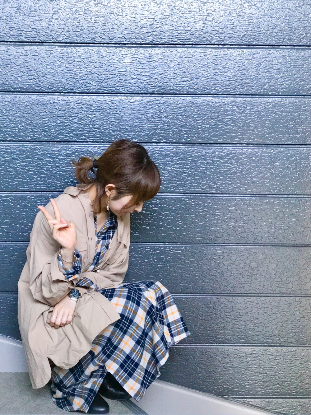 「ラブアンドピース2019、チェックシャツワンピース、チェックシャツ、チェック、シャツ、シャツワンピ、ベージュ、ビッグシャツ、秋コーデ、オトナカジュアル」｜「HusHusHのチェックネルシャツミモレワンピース（ワンピース、ブルー系）」を使った、じゅんさん（レディース・150cm）の秋コーディネートの1枚目の写真