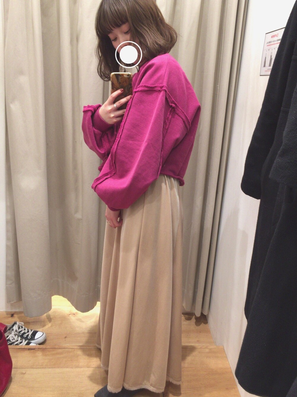 「モノトーン派？カラーコーデ派？、シンプル、オトナカジュアル、カラーコーデ、ootd、スニーカー、春コーデ、コンバース、低身長、スウェット」｜「KBFのダメージリメイクスウェット（スウェット、ピンク系）」を使った、アヤさん（レディース・151cm）の冬コーディネートの1枚目の写真