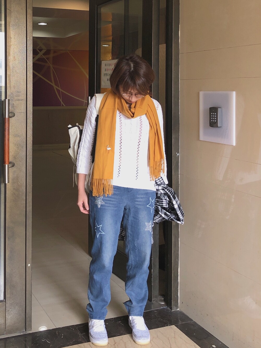「Abercrombie&Fitchのアイテム（ニット/セーター、ホワイト系）」を使った、jNさん（レディース・158cm）の冬コーディネートの1枚目の写真