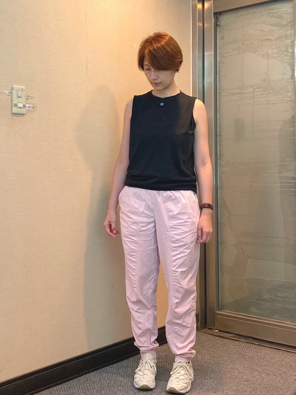 「Lululemon Athleticaのアイテム（タンクトップ、ブラック系）」を使った、jNさん（レディース・158cm）の夏コーディネートの1枚目の写真