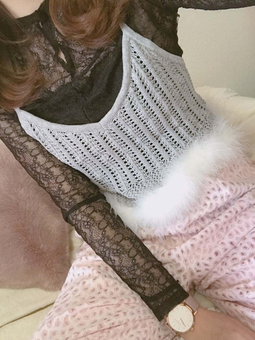 「春、レーストップス、ワイドパンツ、レオパード、ピンク、ガーリー、フェザー、リメイク、ラクチンコーデ、ootd」｜「E hyphen world galleryのかぎ針ピコニットキャミ（キャミソール、グレー系）」を使った、kaさん（レディース・167cm）の春コーディネートの1枚目の写真