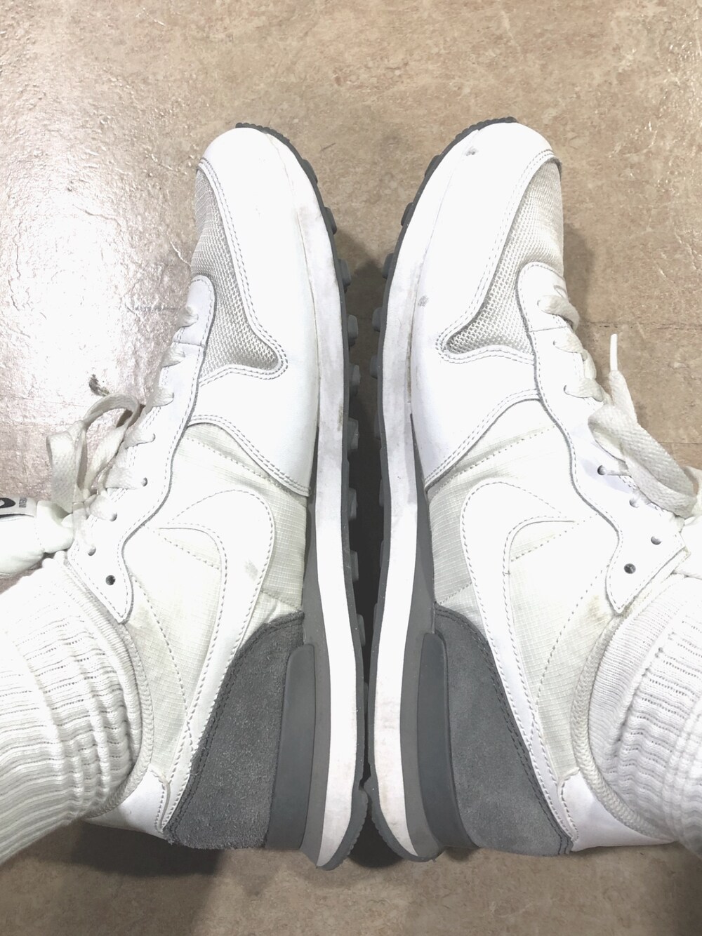 「インターナショナリスト、INTERNATIONALIST、NIKE INTERNATIONALIST、スニーカー、ナイキ」｜「NIKEのアイテム（スニーカー、ホワイト系）」を使った、平成さん（メンズ・175cm）の秋コーディネートの1枚目の写真