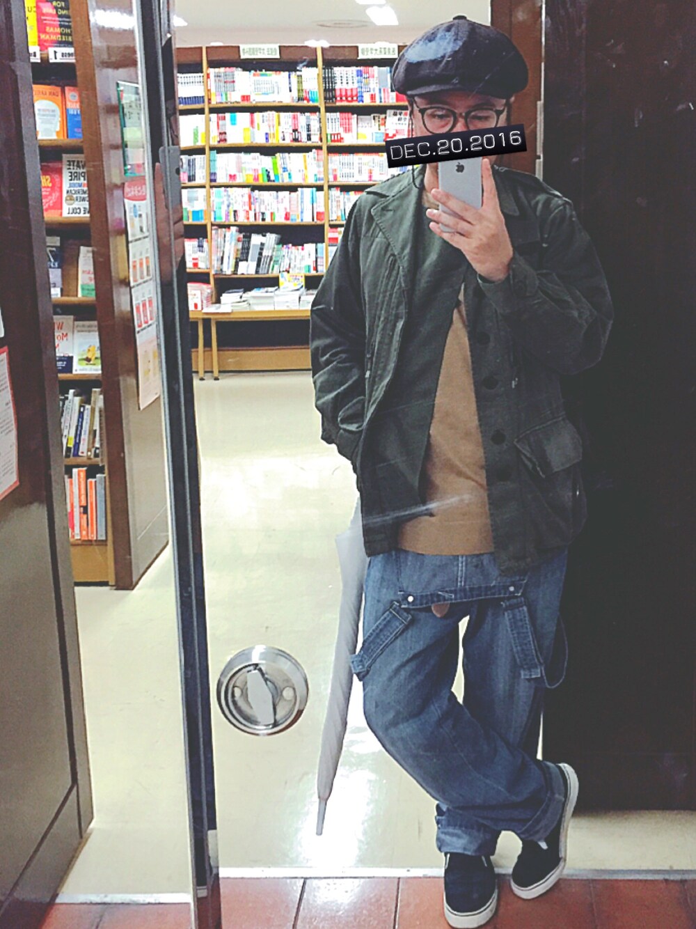 「カジュアルコーデ、RAGEBLUE、オーバーオール、ワイドパンツ、H&M、VANS、キャスケット」｜「RAGEBLUEのアイテム（キャスケット、ブラウン系）」を使った、sasakiさん（メンズ・167cm）の冬コーディネートの1枚目の写真