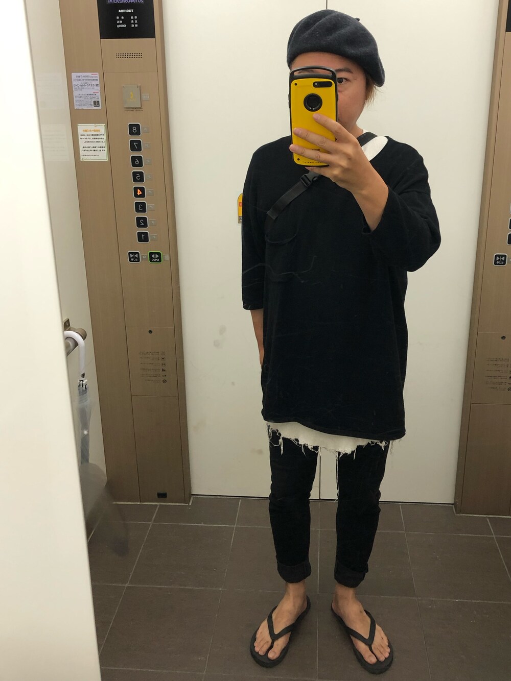 「H&Mのアイテム（デニムパンツ、ブラック系）」を使った、sasakiさん（メンズ・167cm）の夏コーディネートの1枚目の写真