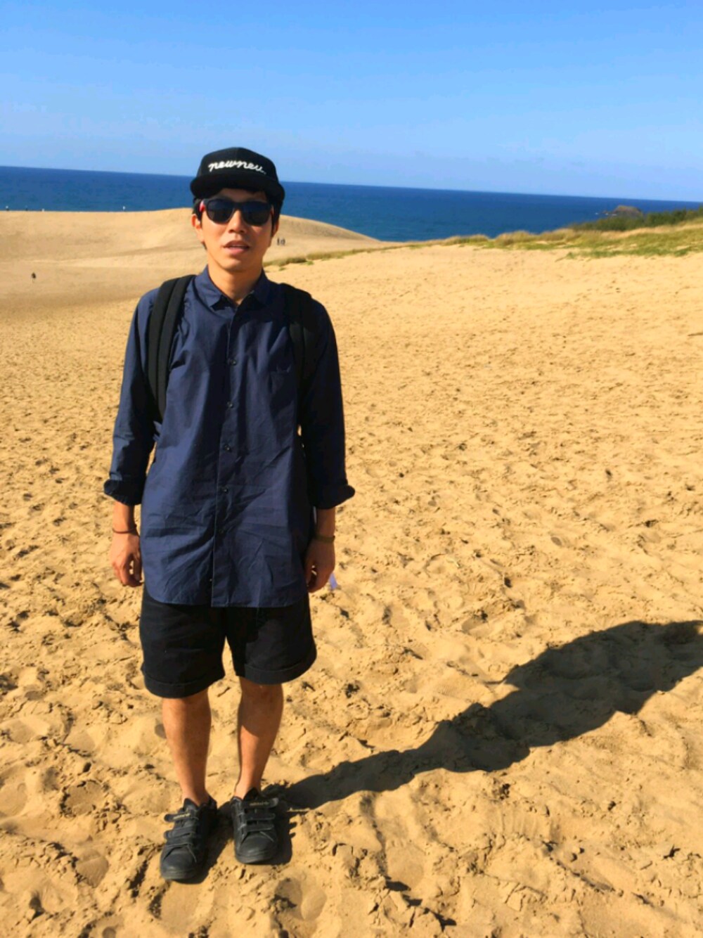 「秋のコーデ、休日スタイル、シンプル、黒パンツ、シャツスタイル、ストリートMIX、タンパン、キャップ」｜「newneu.のアイテム（キャップ、ブラック系）」を使った、ry0P3さん（メンズ・170cm）の秋コーディネートの1枚目の写真