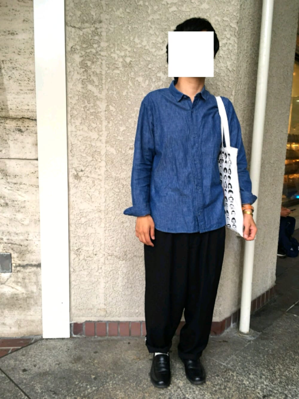 「オトナカジュアル、シンプル、春、シャツスタイル、ワイドパンツ、GU、おしゃれさんと繋がりたい」｜「Edwina Horlのアイテム（シャツ/ブラウス、ブルー系）」を使った、ry0P3さん（メンズ・170cm）の春コーディネートの1枚目の写真